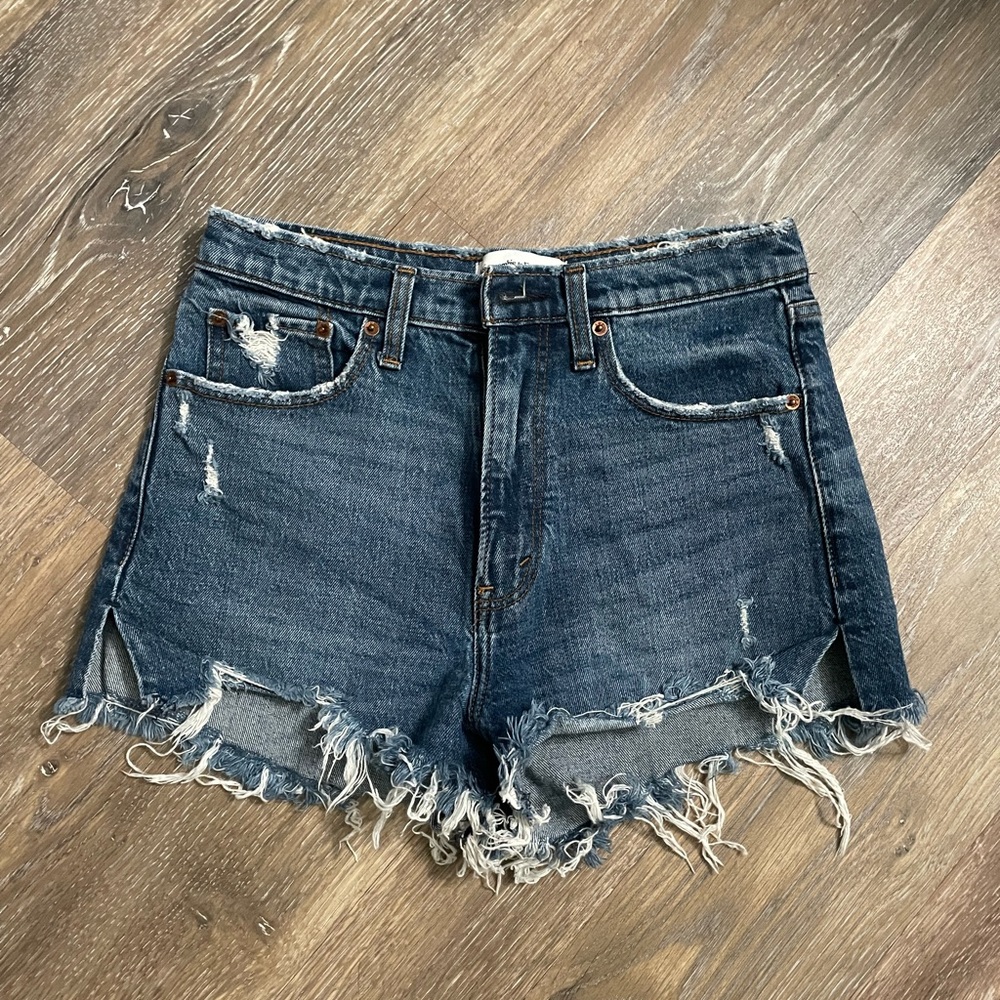Abercrombie & Fitch high rise mom short